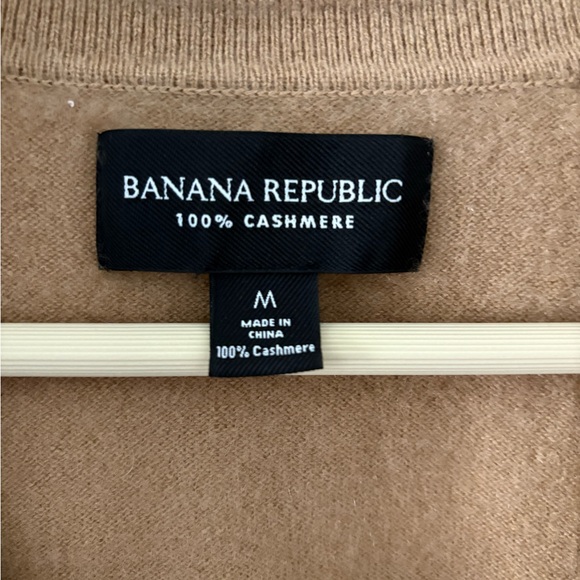 Banana Republic Men's Camel Sweater - Picture 2 of 4